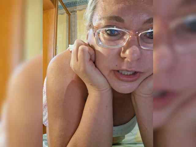 Vika211 webcam