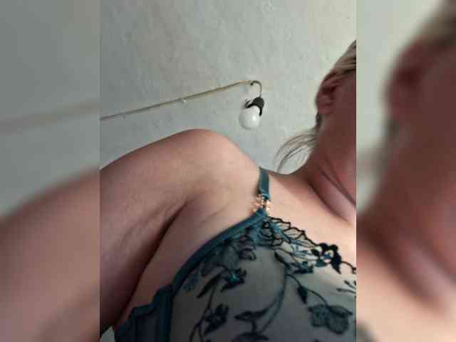 Vika211 webcam