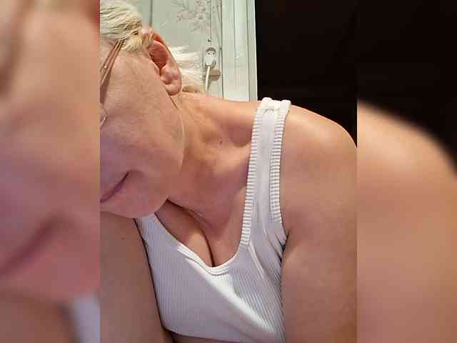 Vika211 webcam
