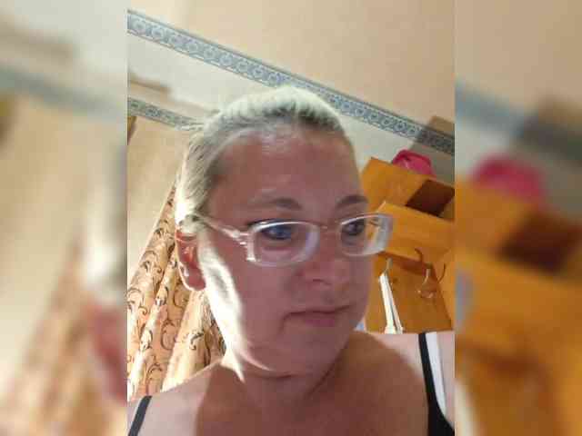 Vika211 webcam