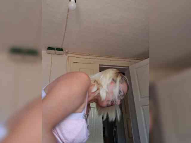Vika211 webcam