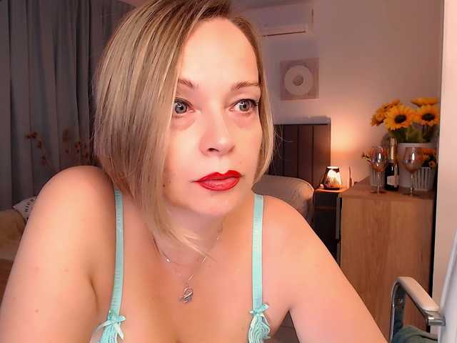 Tilly-Eliot's BongaCams show and profile