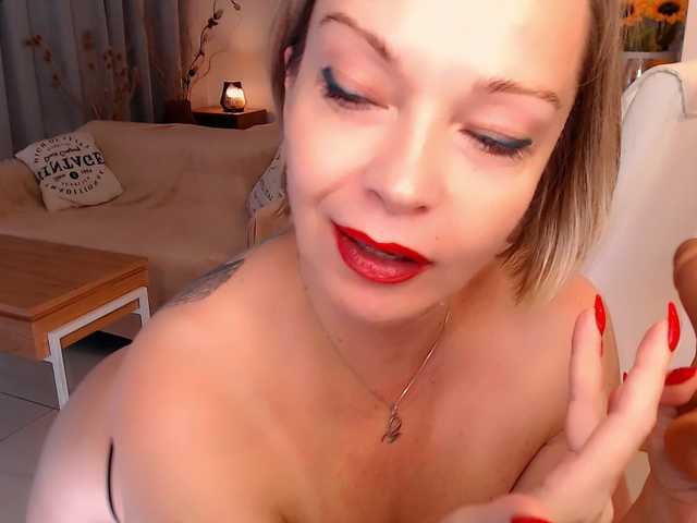 Tilly-Eliot's BongaCams show and profile