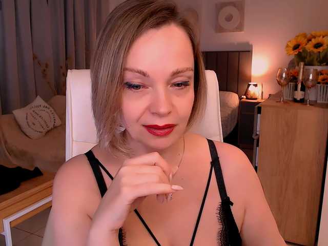 Tilly-Eliot Live Cam on BongaCams