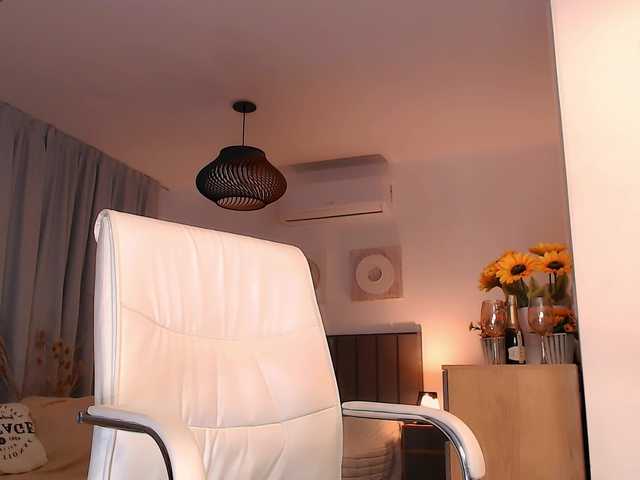 Tilly-Eliot's BongaCams show and profile