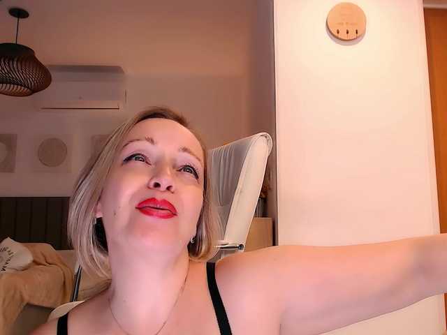 Tilly-Eliot's BongaCams show and profile