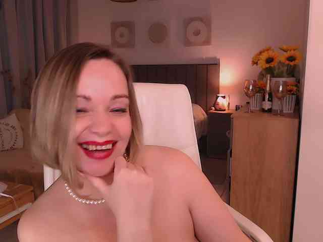 Tilly-Eliot Live Webcam on BongaCams