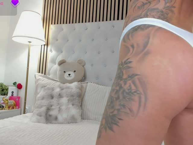 Sarawhitee live cam