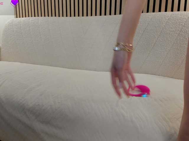Sarawhitee live cam on BongaCams