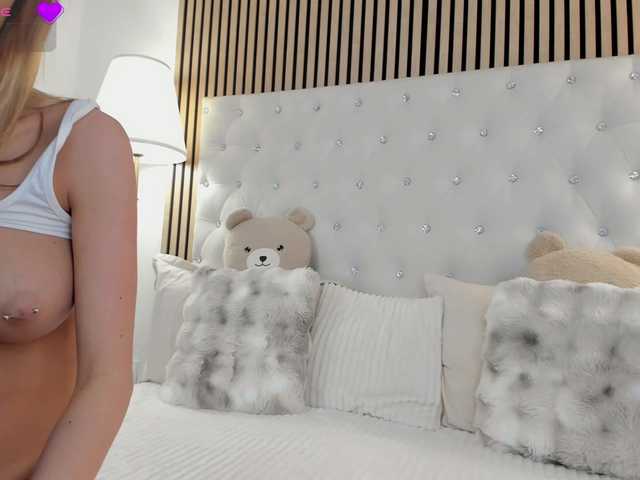 Sarawhitee live webcam show