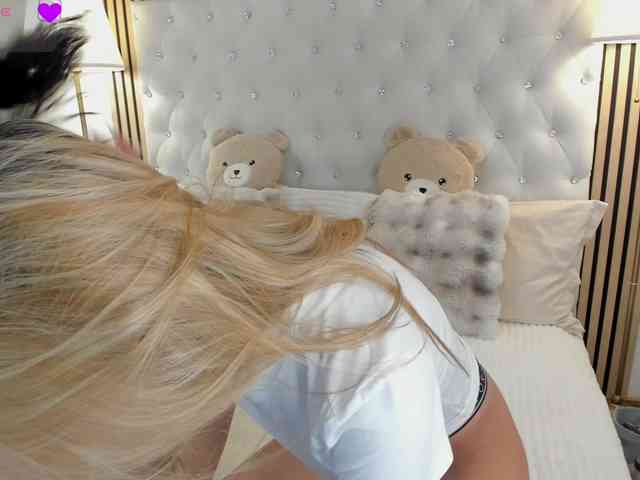 Sarawhitee webcam