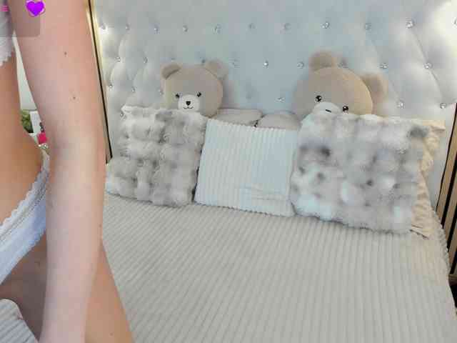 Sarawhitee webcam