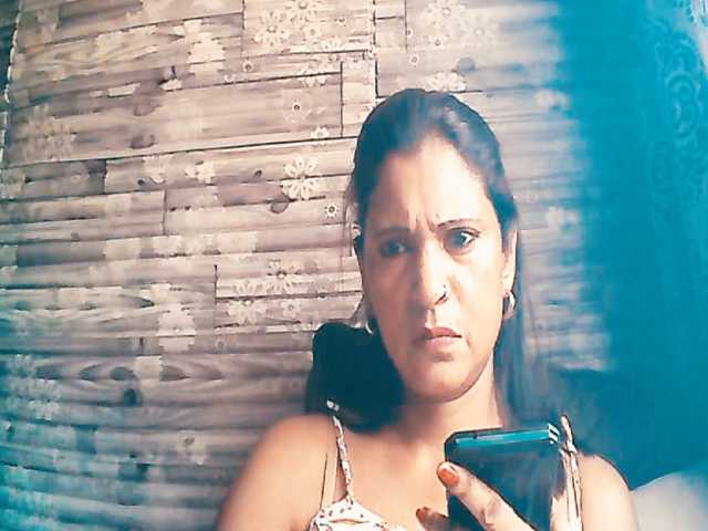 Indianlusty, en directo ahora en BongaCams