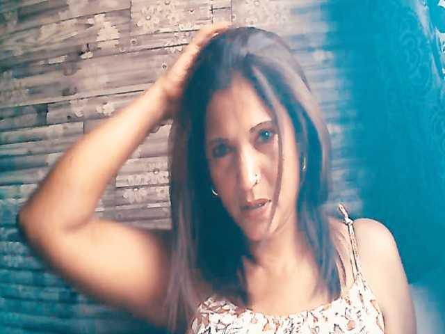 Indianlusty, en directo ahora en BongaCams
