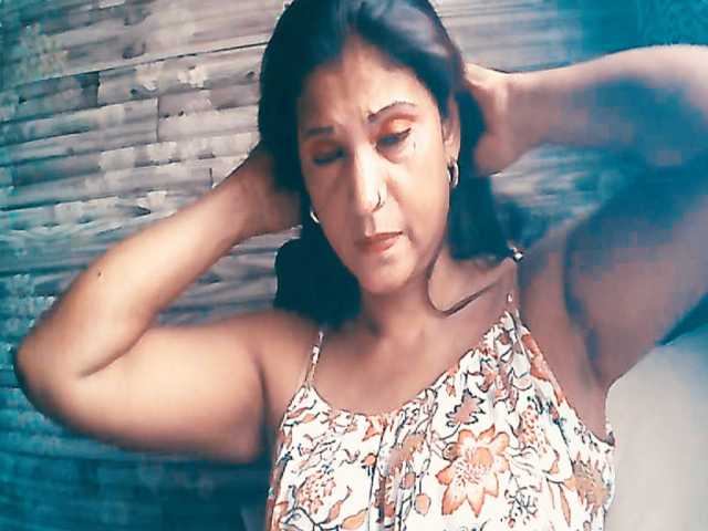 Indianlusty, en directo ahora en BongaCams