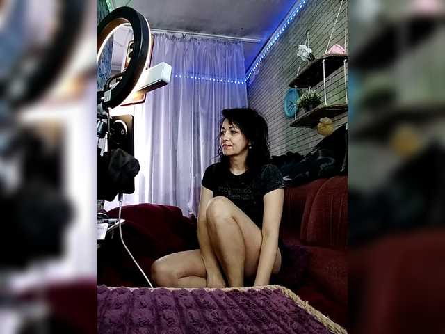 Lina-a-13's BongaCams show and profile