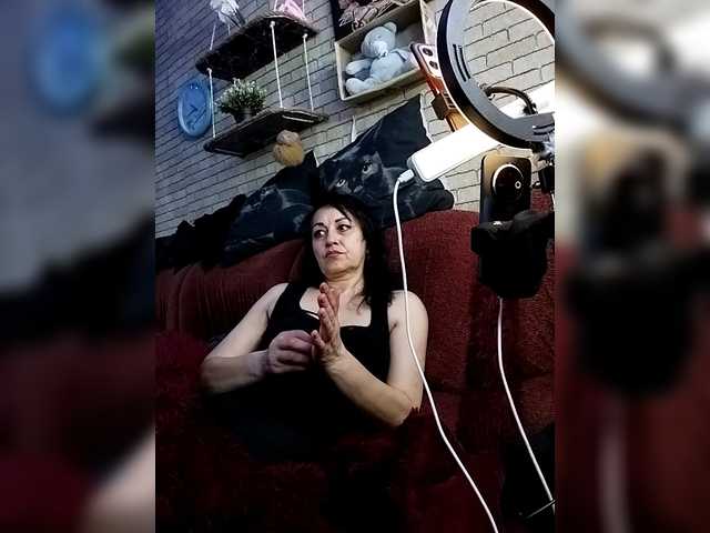 Lina-a-13's BongaCams show and profile