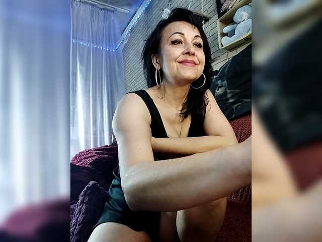 Lina-a-13's BongaCams show and profile