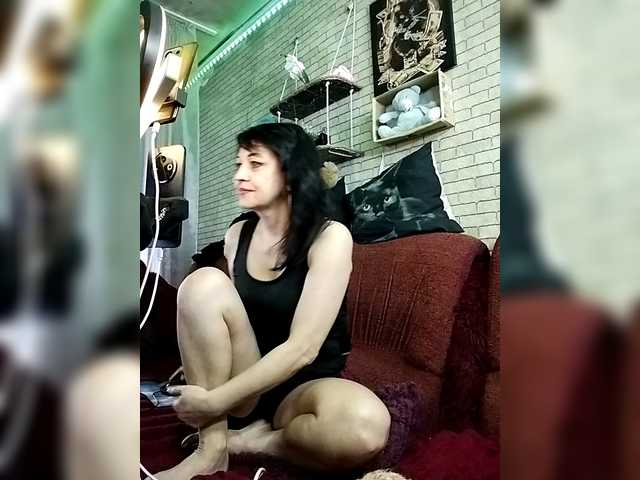 Lina-a-13's BongaCams show and profile