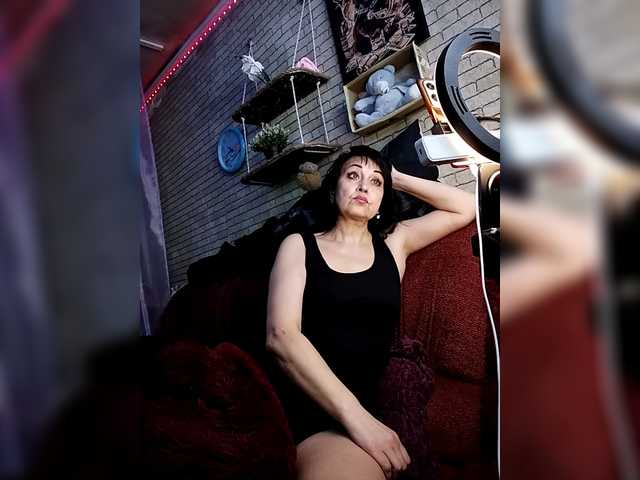 Lina-a-13's BongaCams show and profile