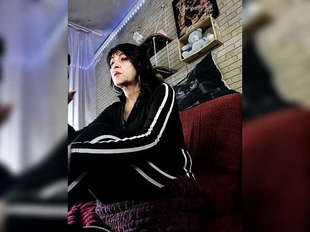 Lina-a-13's BongaCams show and profile