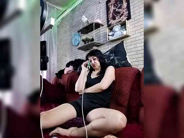 Lina-a-13 Live Webcam on BongaCams