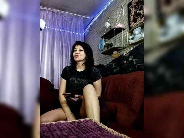 Lina-a-13 Live Webcam on BongaCams