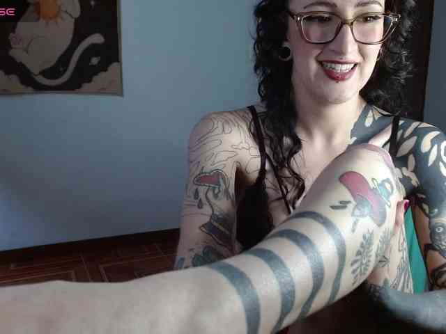 Modella: Inked-Val