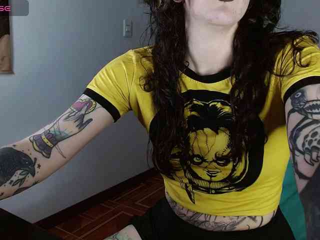 Modella: Inked-Val
