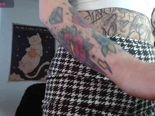 Modella: Inked-Val