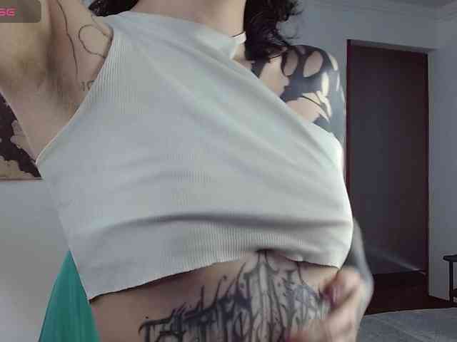 Modella: Inked-Val