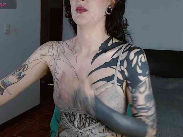 Modella: Inked-Val