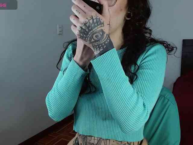 Modella: Inked-Val