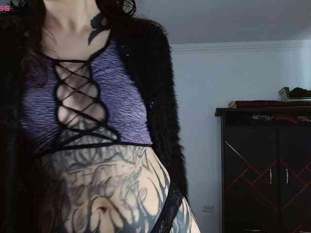 Modella: Inked-Val