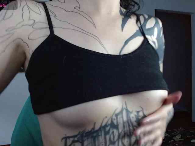 Modella: Inked-Val