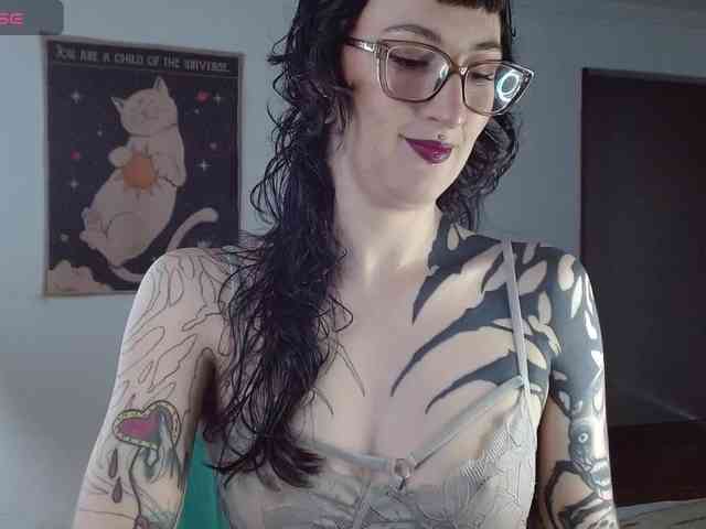 Modella: Inked-Val