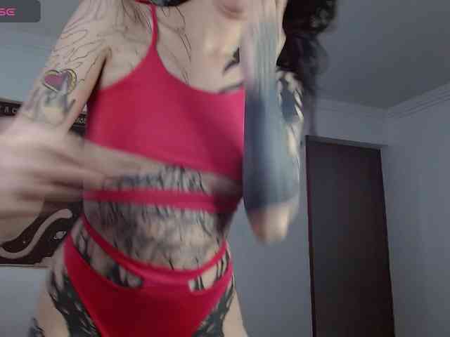 Modella: Inked-Val