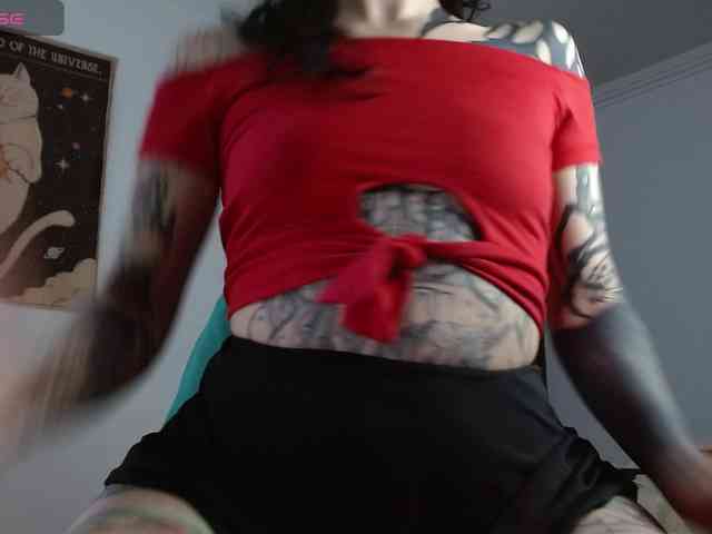 Modella: Inked-Val