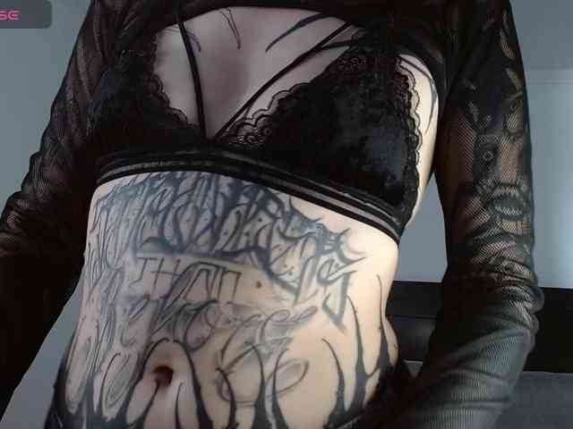 Modella: Inked-Val