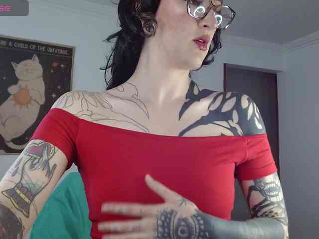 Modella: Inked-Val