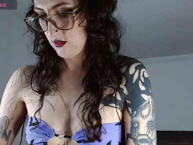 Modella: Inked-Val