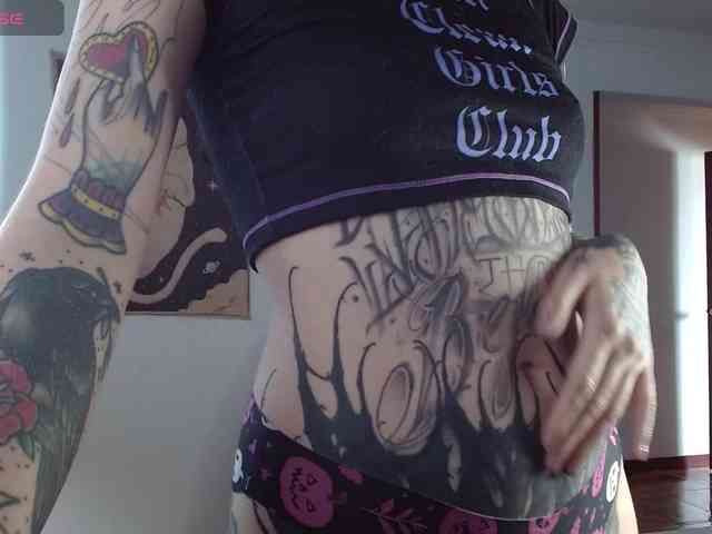 Modella: Inked-Val