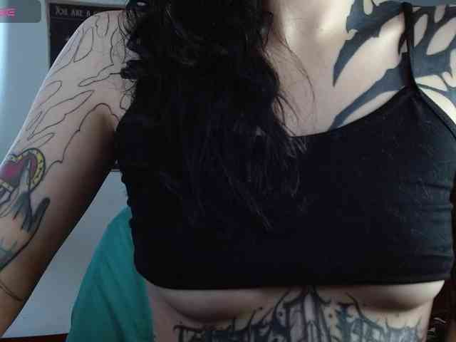 Modella: Inked-Val