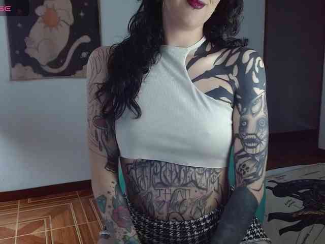 Modella: Inked-Val