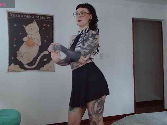Modella: Inked-Val