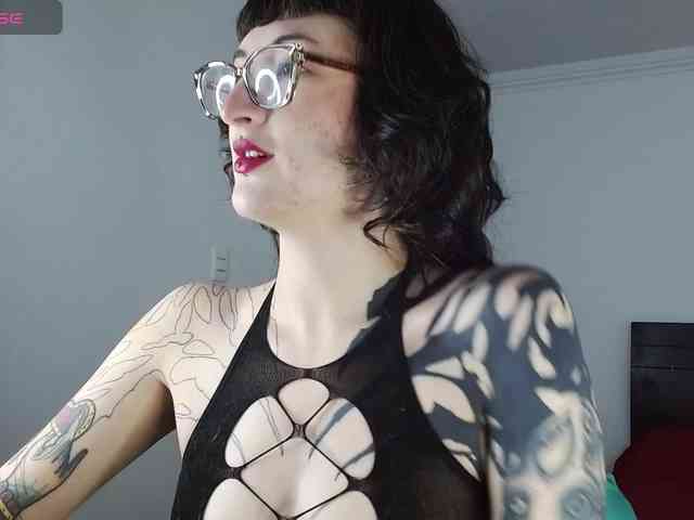 Modella: Inked-Val
