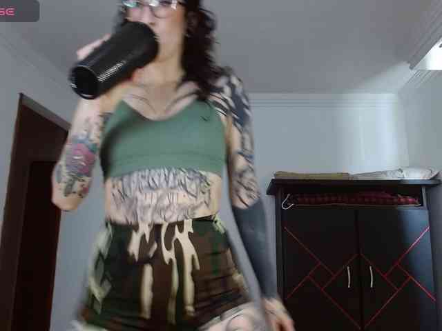 Modella: Inked-Val