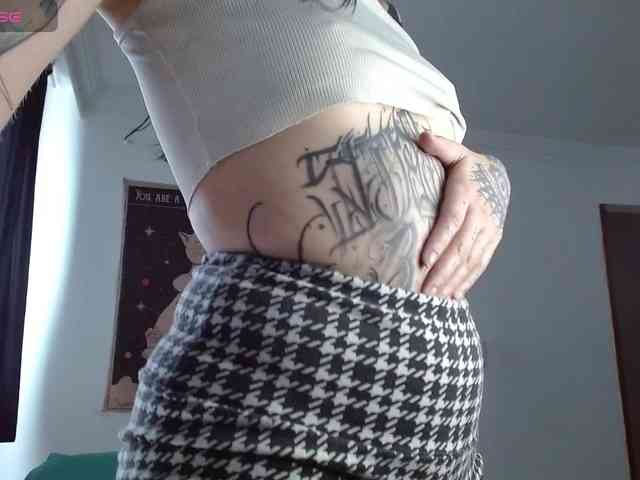 Modella: Inked-Val
