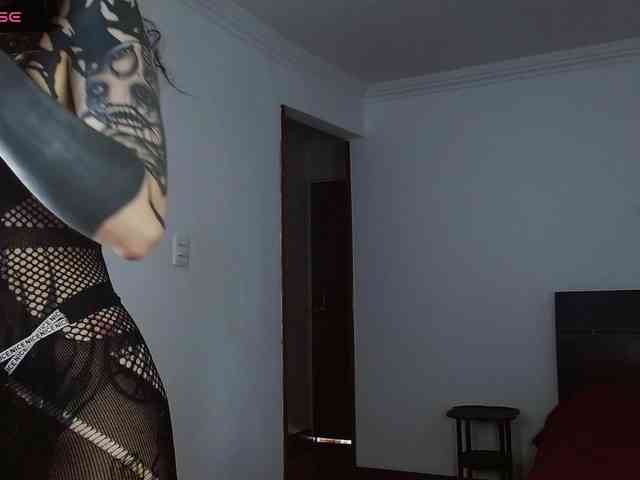 Modella: Inked-Val