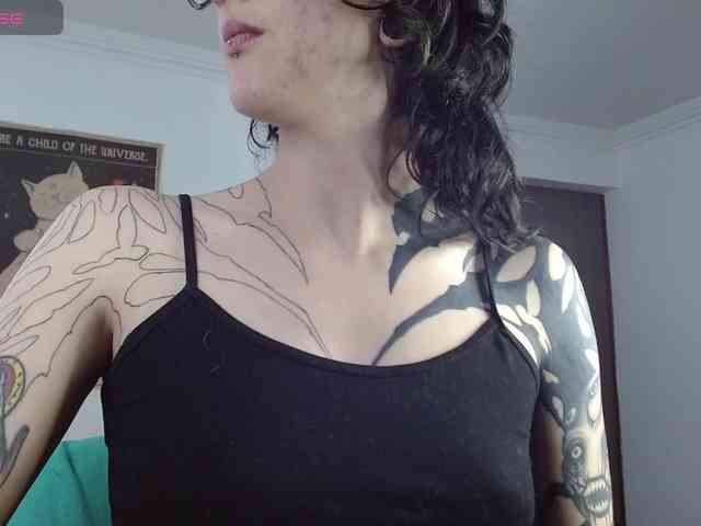 Modella: Inked-Val